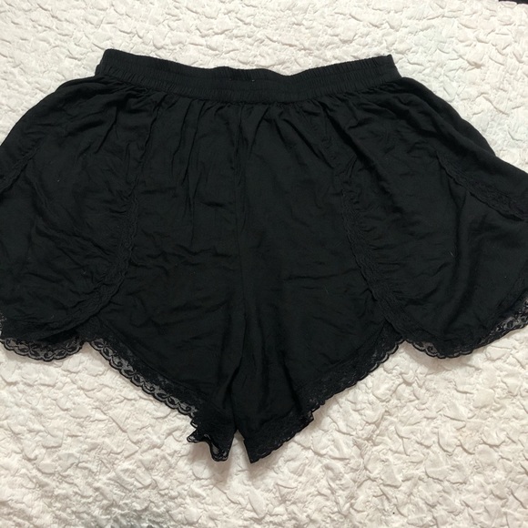 Urban Outfitters Pins And Needles tulip shorts - Picture 10 of 13